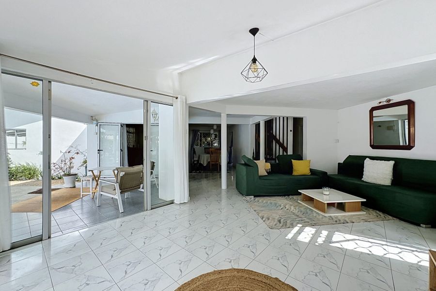 Roches Brunes House 8&nbsp;rooms 215&nbsp;m² Sale