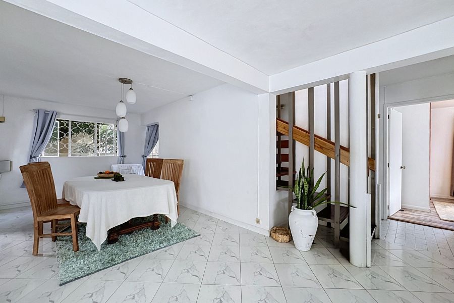 Roches Brunes House 8&nbsp;rooms 215&nbsp;m² Sale