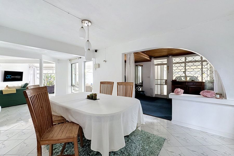 Roches Brunes House 8&nbsp;rooms 215&nbsp;m² Sale