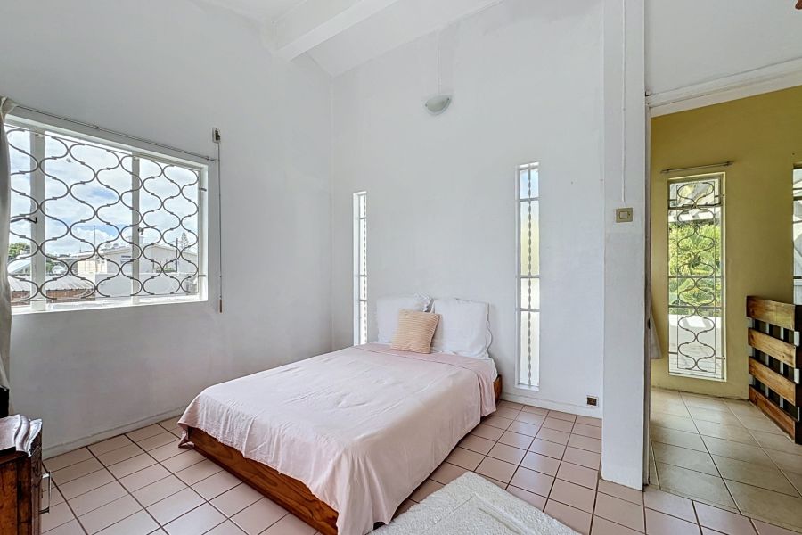 Roches Brunes House 8&nbsp;rooms 215&nbsp;m² Sale