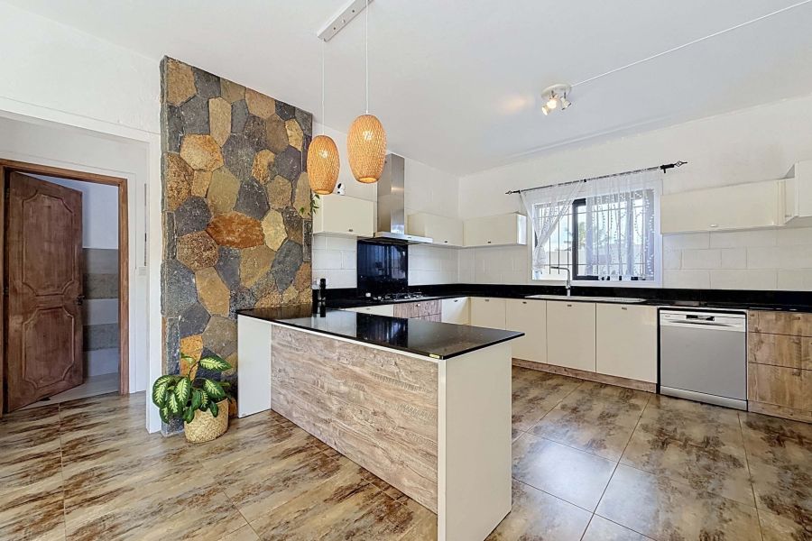Saint François Maison 8&nbsp;pièces 230&nbsp;m² Location