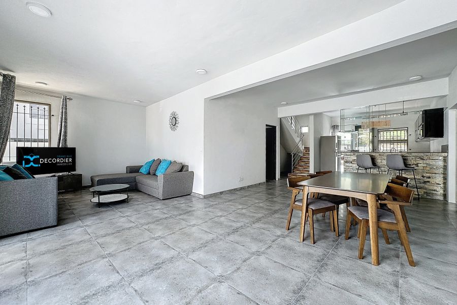 Mont Choisy Maison 6&nbsp;pièces 290&nbsp;m² Location