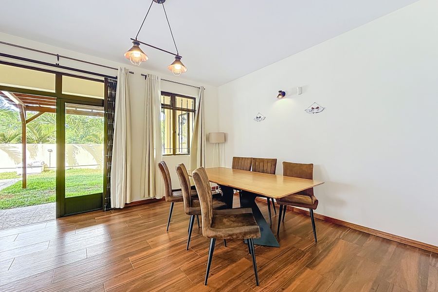 Grand Baie Maison 6&nbsp;pièces 257&nbsp;m² Location