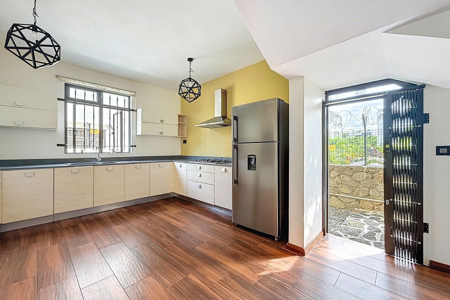 Grand Baie Maison 6&nbsp;pièces 257&nbsp;m² Location