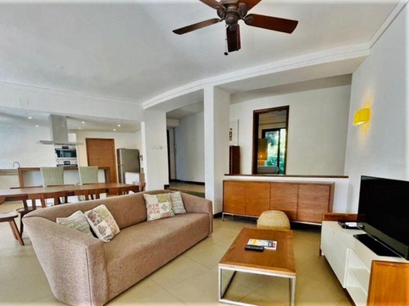 Roches Noires Apartment 5 rooms 210 m² Sale