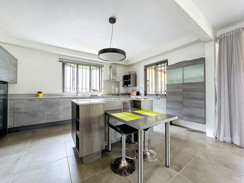 house 8 rooms for sale on Calodyne Calodyne House 8 rooms 364 m² Sale