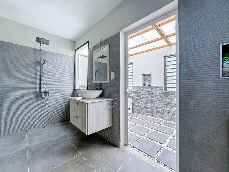 house 8 rooms for sale on Calodyne Calodyne House 8 rooms 364 m² Sale