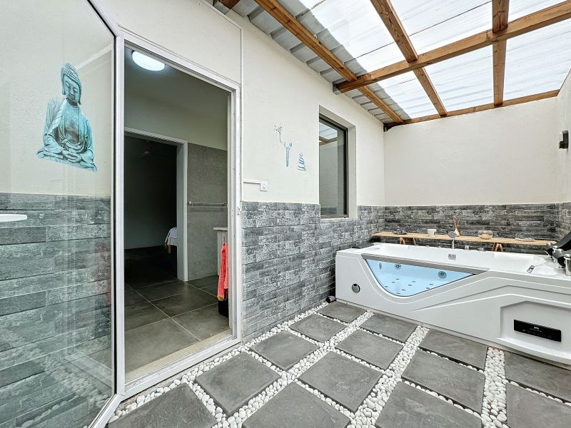 house 8 rooms for sale on Calodyne Calodyne House 8 rooms 364 m² Sale