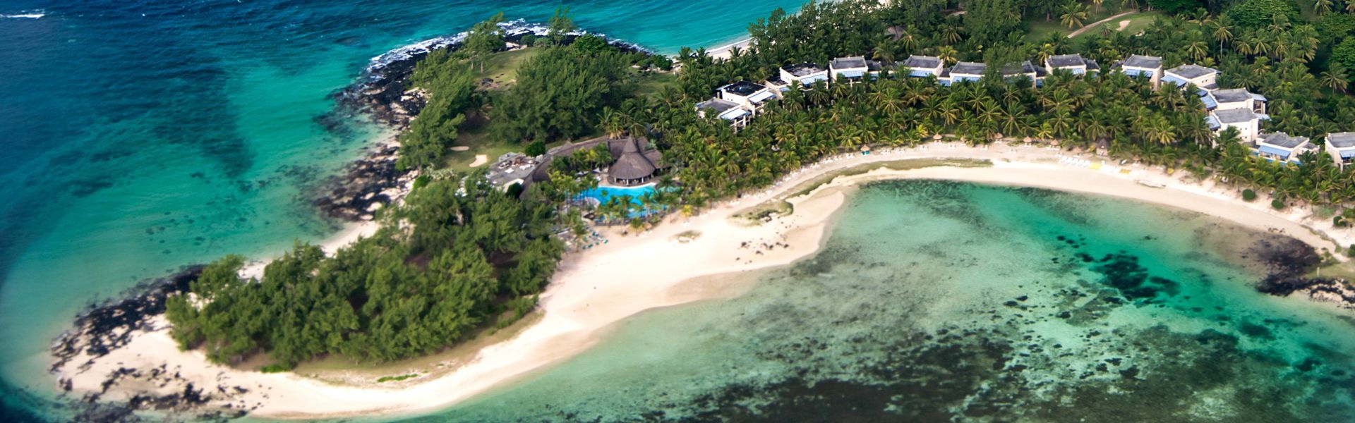 Et si vous visitiez, lors d’une excursion, une île hors du commun ? Située au sud-ouest de l’île Maurice, l’île Des Deux Cocos a tout ce que vous pouvez espérer d'un îlot privé. Y passer la journée ou même y séjourner – vous découvrirez où dans cet article – procure un véritable sentiment de liberté, alliant exclusivité et intimité. Relaxez-vous et laissez-vous guider sur ce petit bout de paradis.