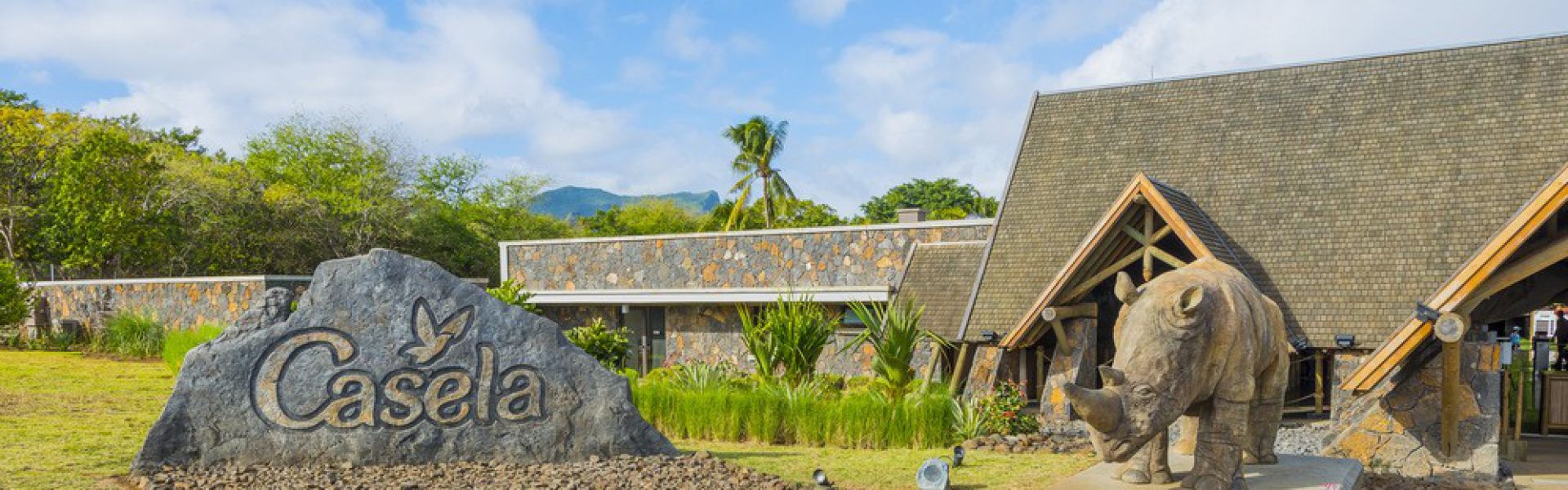 Au coeur du paysage époustouflant du district de Rivière Noire dans l’est de l'île, le parc naturel Casela World of Adventures vous emmène dans différentes parties de l’Afrique dans un seul endroit. 4 univers sont mis à votre disposition. C’est bien là où l’homme rencontre la nature.